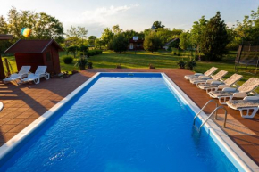 Tennis Guesthouse, Ordacsehi